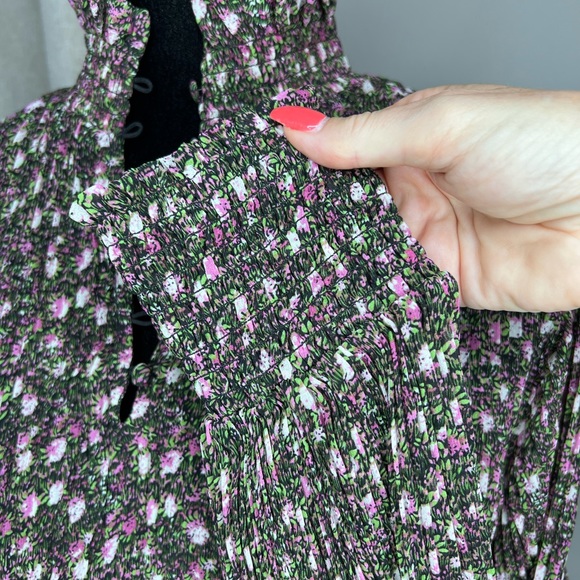 Cabi Knife Pleat Blouse (style 3952) - Picture 8 of 10